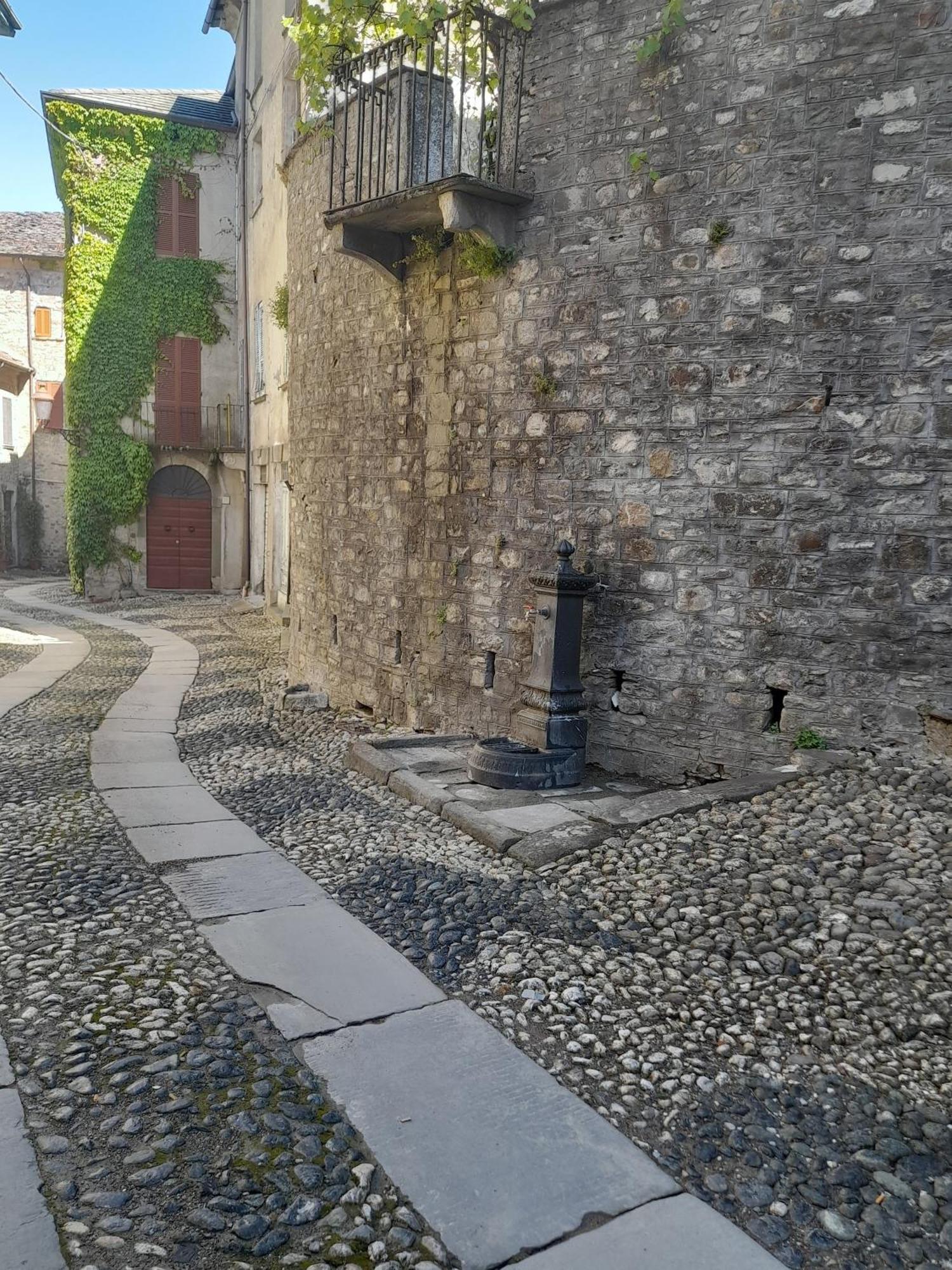 La Vista Sul Castello *